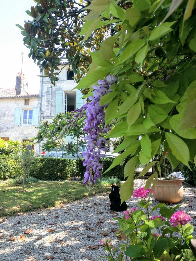 Bed and Breakfast Quai des Fleurs à Saint-Savinien Extérieur photo