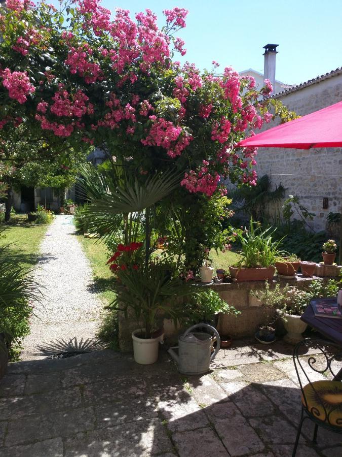 Bed and Breakfast Quai des Fleurs à Saint-Savinien Extérieur photo